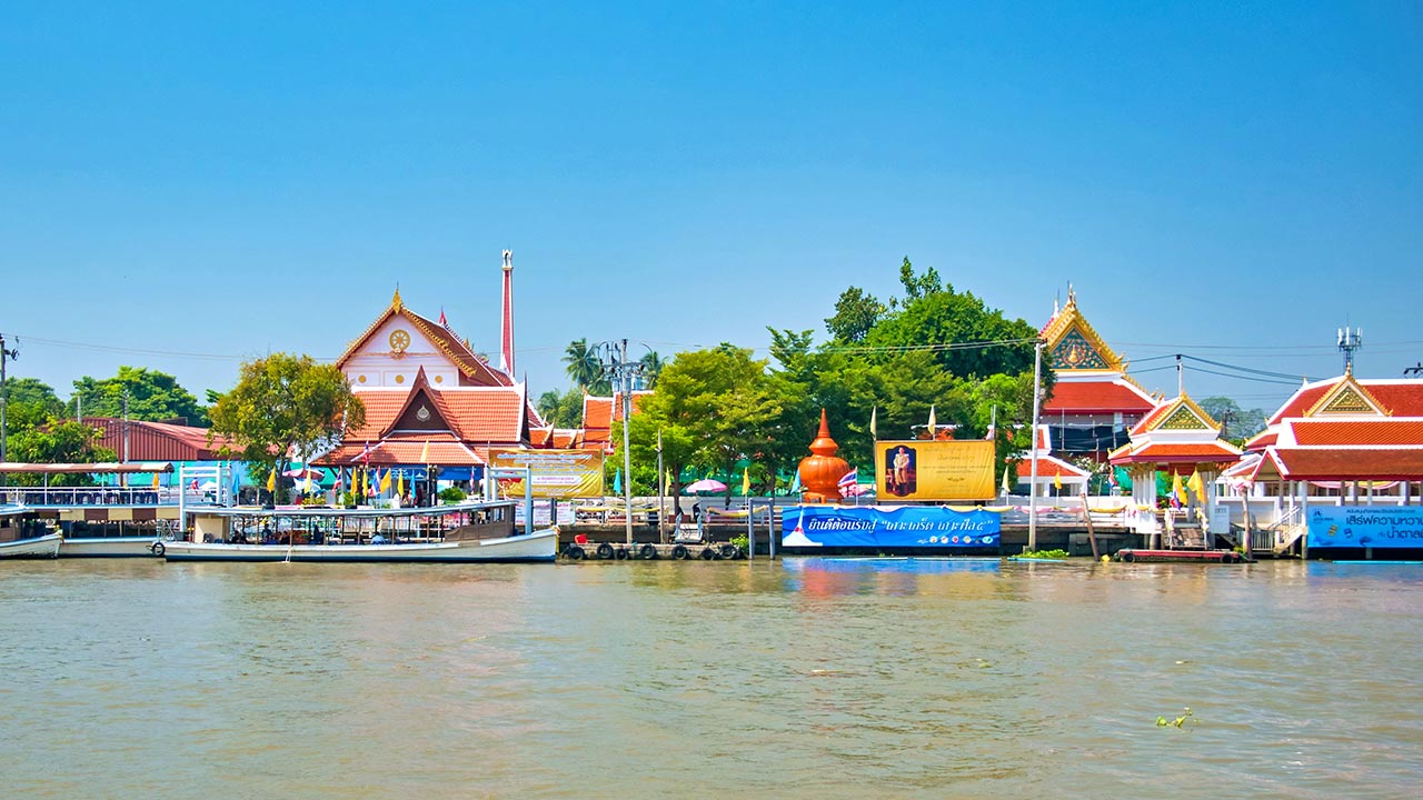 Ausblick auf die Insel Koh Kret im Chao Phraya Fluss von Bangkok