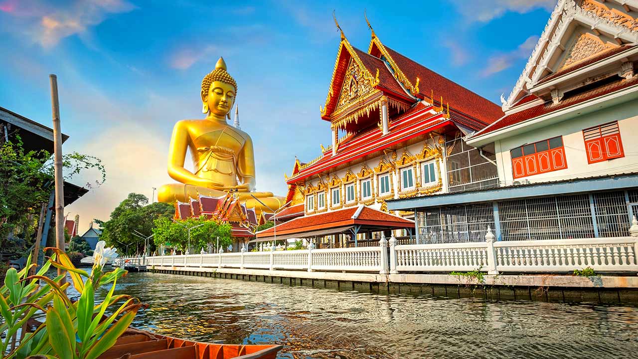 Der Wat Paknam, eine der neuen Sehenswürdigkeiten von Bangkok