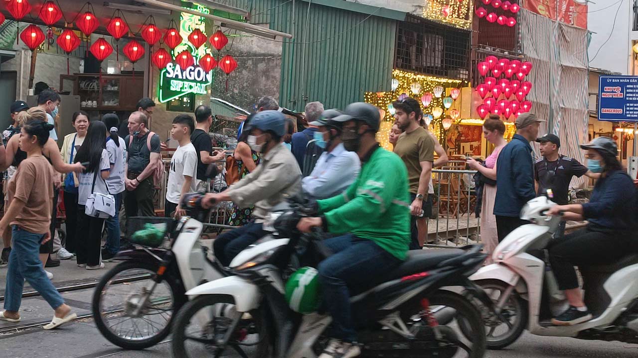 Verkehr im Zentrum von Hue