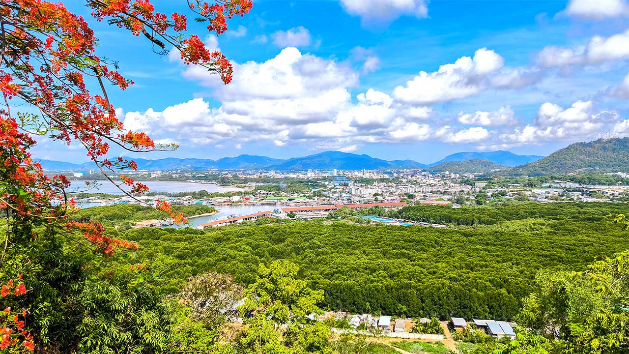 Ausblick vom Koh Siray Tempel auf Phuket Town