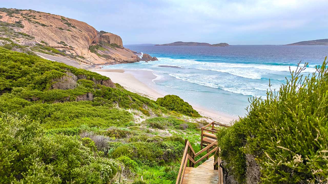 Der West Beach von Esperance bei bewölktem Wetter