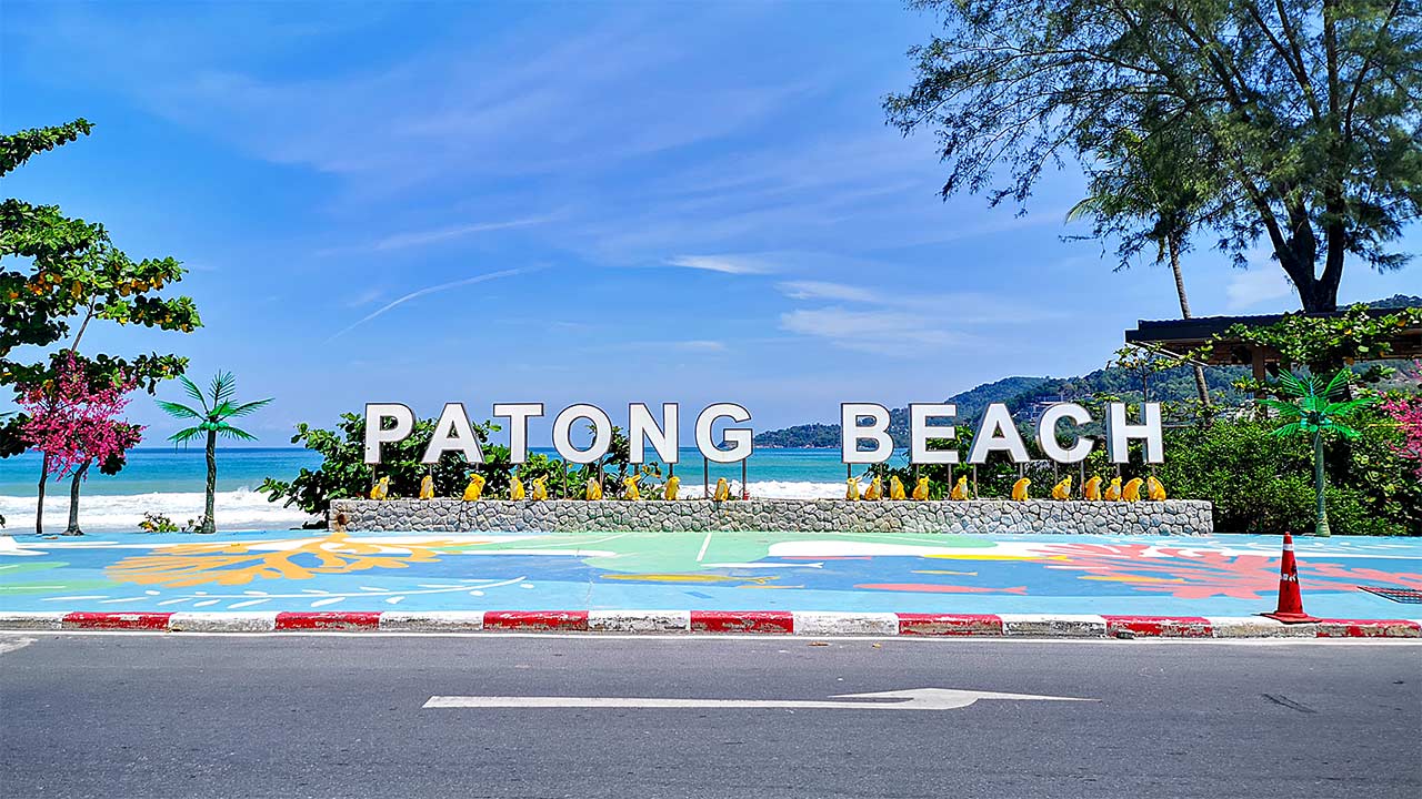 Patong Beach Schild am Patong Beach auf Phuket