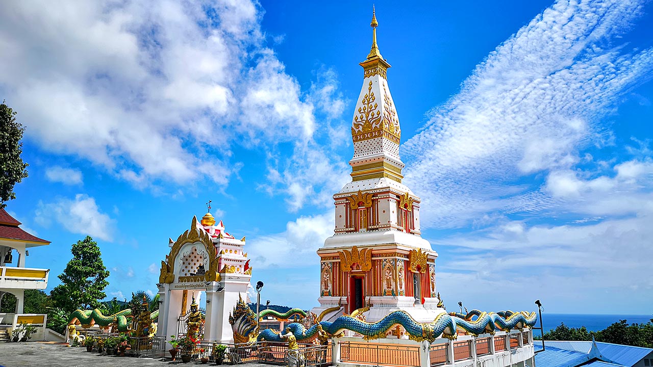 Einer der schönsten Tempel von Phuket, das Wat Doi Thep Nimit Monastery