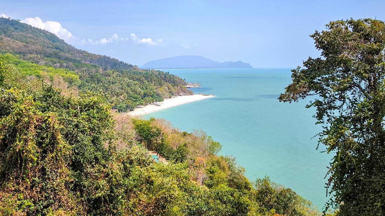 Der Strand und die Bucht des Ao Tong Yee in Khanom