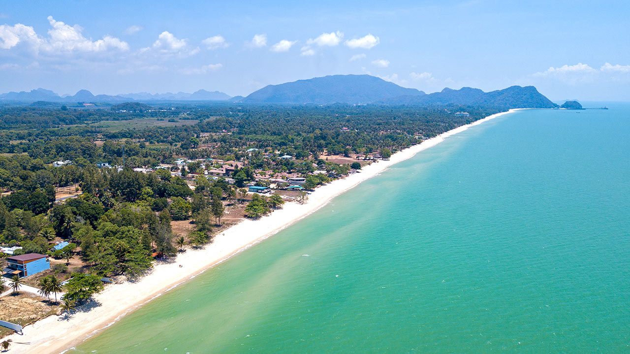 Aussicht auf den Khanom Beach aus der Luft