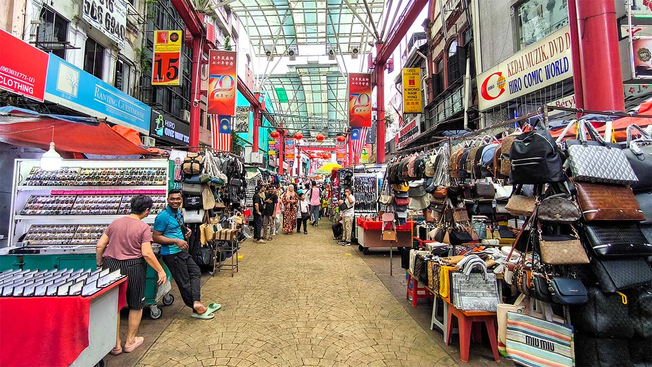 Die Petaling Street zum Shopping in Kuala Lumpurs Chinatown