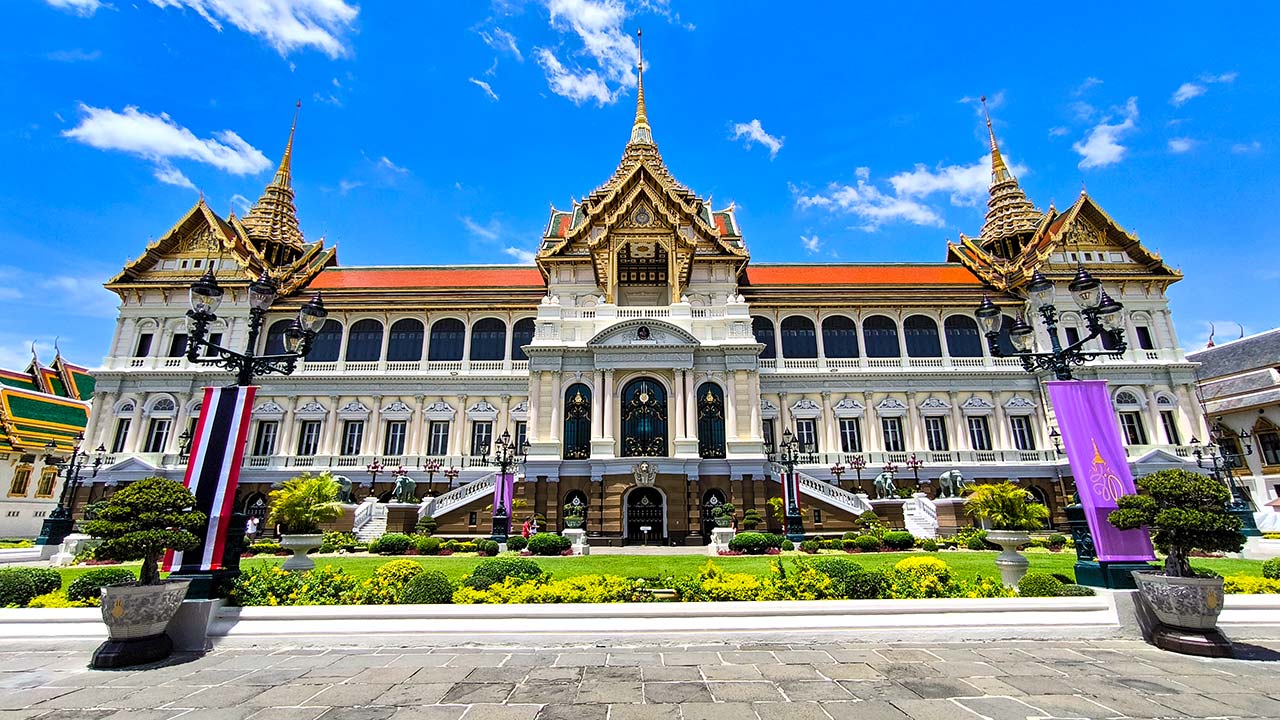 Der Chakri Maha Prasat bei einem Besuch des Königspalasts in Bangkok