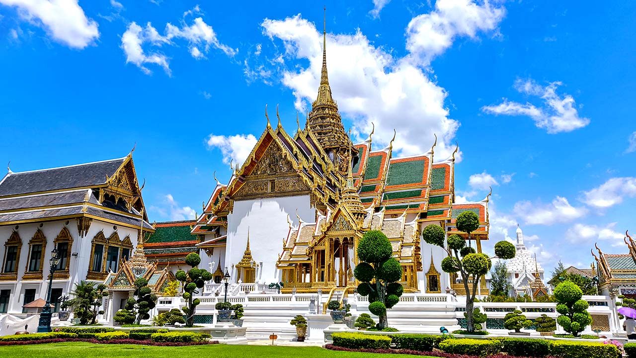 Die wunderschöne Thronhalle des Königspalasts in Bangkok